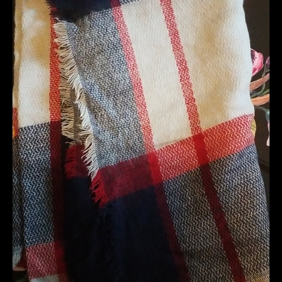 Large Plaid Scarf or Wrap - Picture 2 of 2
